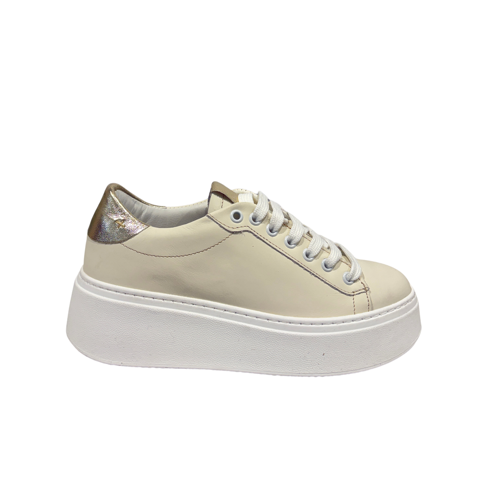 Sneaker in Pelle latte platino con Suola Bianca – Latte laminato platino ART.20