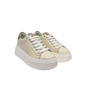 Sneaker in Pelle latte platino con Suola Bianca – Latte laminato platino ART.20