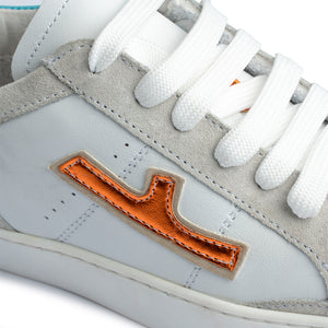 Sneaker in pelle bianca con dettagli oro e azzurro Donna