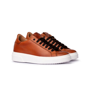 Sneaker in Pelle Cuoio con Suola Bianca – Cuoio