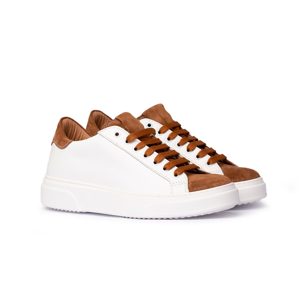Sneaker in Pelle Bianca e Camoscio Cuoio con Suola Bianca – Bianco/Cuoio