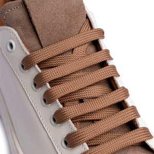 Sneaker in Pelle Bianca e Camoscio Tortora con Suola Bianca – Bianco/Tortora
