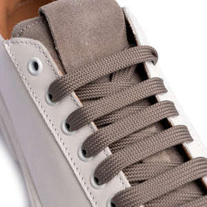 Sneaker in Pelle Bianca e Camoscio Grigio con Suola Bianca – Bianco/Grigio