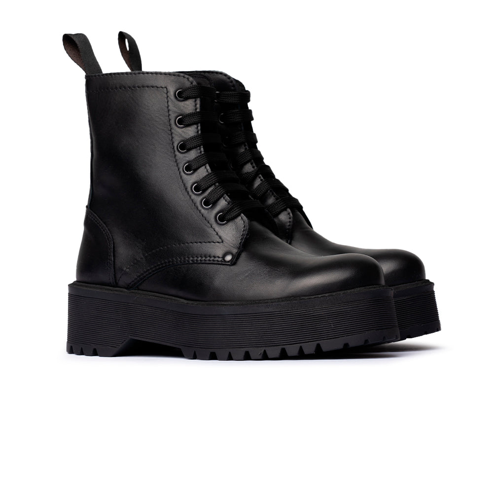 Stivaletto stringato con suola platform in pelle nera