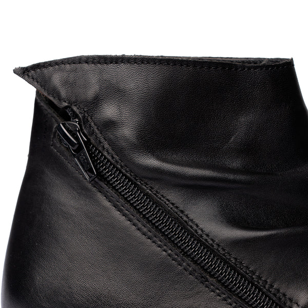 Stivaletto con zip laterale obliqua in pelle nera