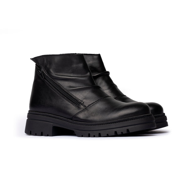 Stivaletto con zip laterale obliqua in pelle nera