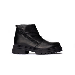 Stivaletto con zip laterale obliqua in pelle nera