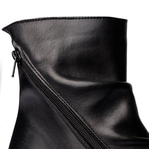 Stivaletto alto in pelle nera con zip diagonale