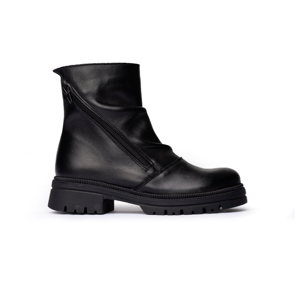 Stivaletto alto in pelle nera con zip diagonale