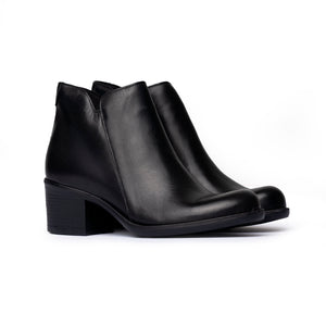 Stivaletto con scollo a V e tacco medio - Nero