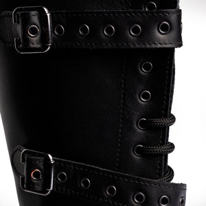 Stivale con cinturini multipli e suola platform - Nero