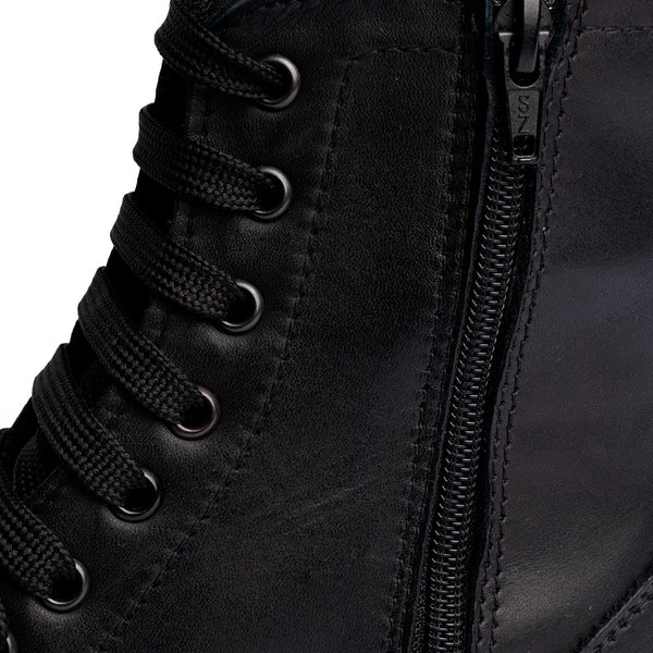 Stivaletto stringato con suola liscia - Nero