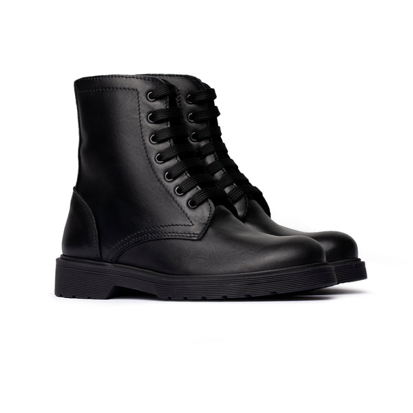 Stivaletto stringato con suola liscia - Nero