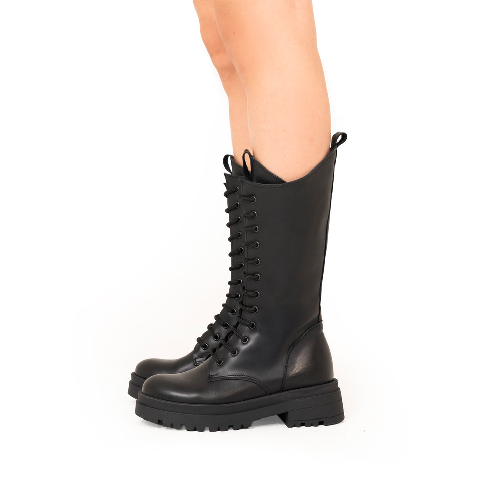 Stivale alto stringato con suola carrarmato - Nero ART. 1541