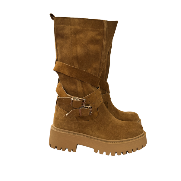 Stivale in camoscio con doppia fibia - TABACCO ART 3029